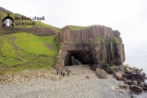visiting the carsaig arches by boat and swimming around the cliffs